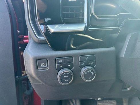 Used 2024 Chevrolet Silverado 1500 LT w/ Z71 Off-Road Package AWD/4WD image 11