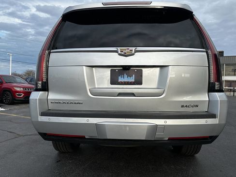Used 2019 Cadillac Escalade Premium Luxury image 10