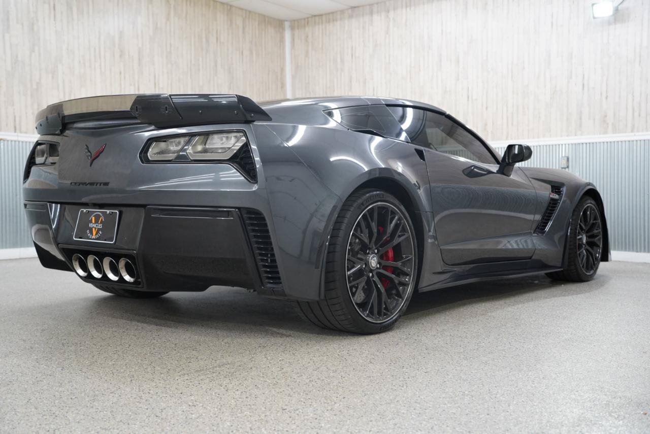 Used 2017 Chevrolet Corvette Z06 w/ Z07 Performance Package RWD image 10