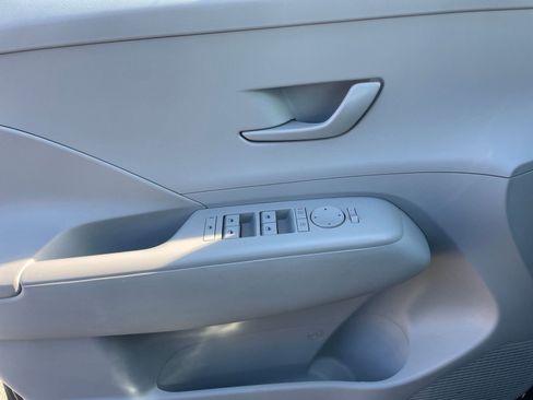 Used 2025 Hyundai Kona SEL image 18