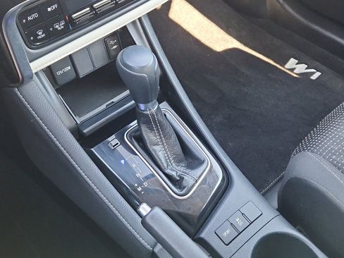 Used 2018 Toyota Corolla iM w/ Carpet Mat Package (TMS) FWD image 22