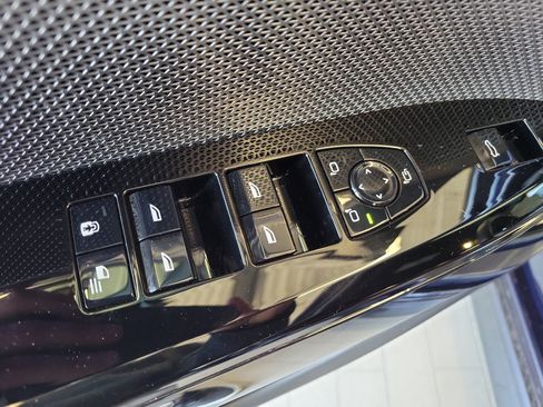 Used 2023 BMW 760i xDrive AWD/4WD image 20
