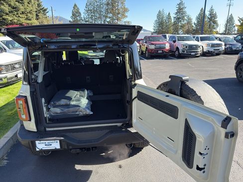 New 2025 Ford Bronco Badlands image 32