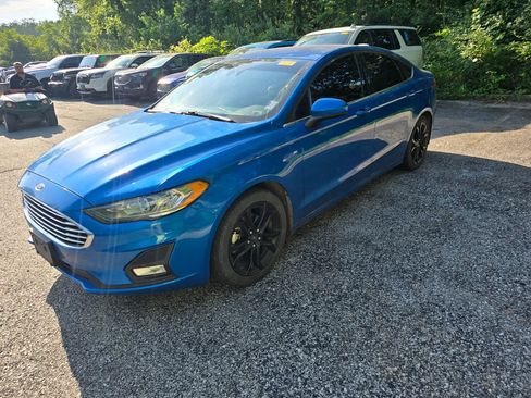 Used 2019 Ford Fusion SE w/ Equipment Group 151A FWD image 2