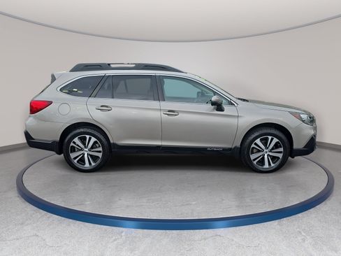 Used 2019 Subaru Outback 2.5i Limited w/ Popular Package #2 AWD/4WD image 4