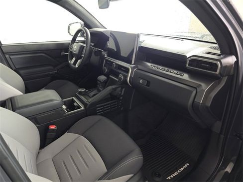 Used 2024 Toyota Tacoma TRD Sport image 12