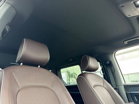 New 2025 Volkswagen ID. Buzz Pro S image 18