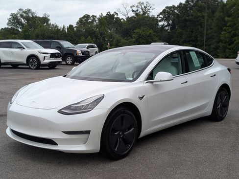 Used 2020 Tesla Model 3 Standard Range Plus RWD image 5