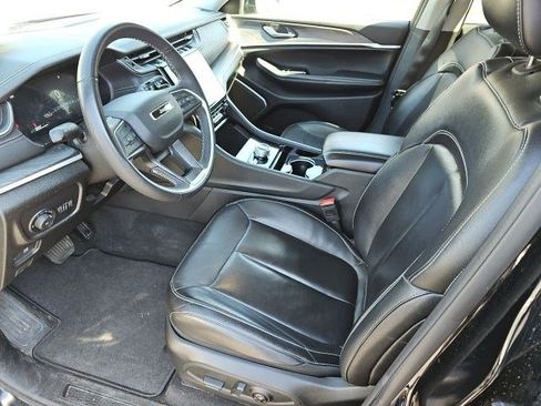 Used 2023 Jeep Grand Cherokee Limited w/ Black Appearance Package image 19