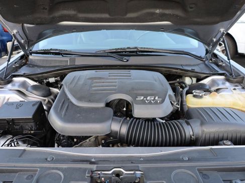 Used 2016 Chrysler 300 C RWD image 18