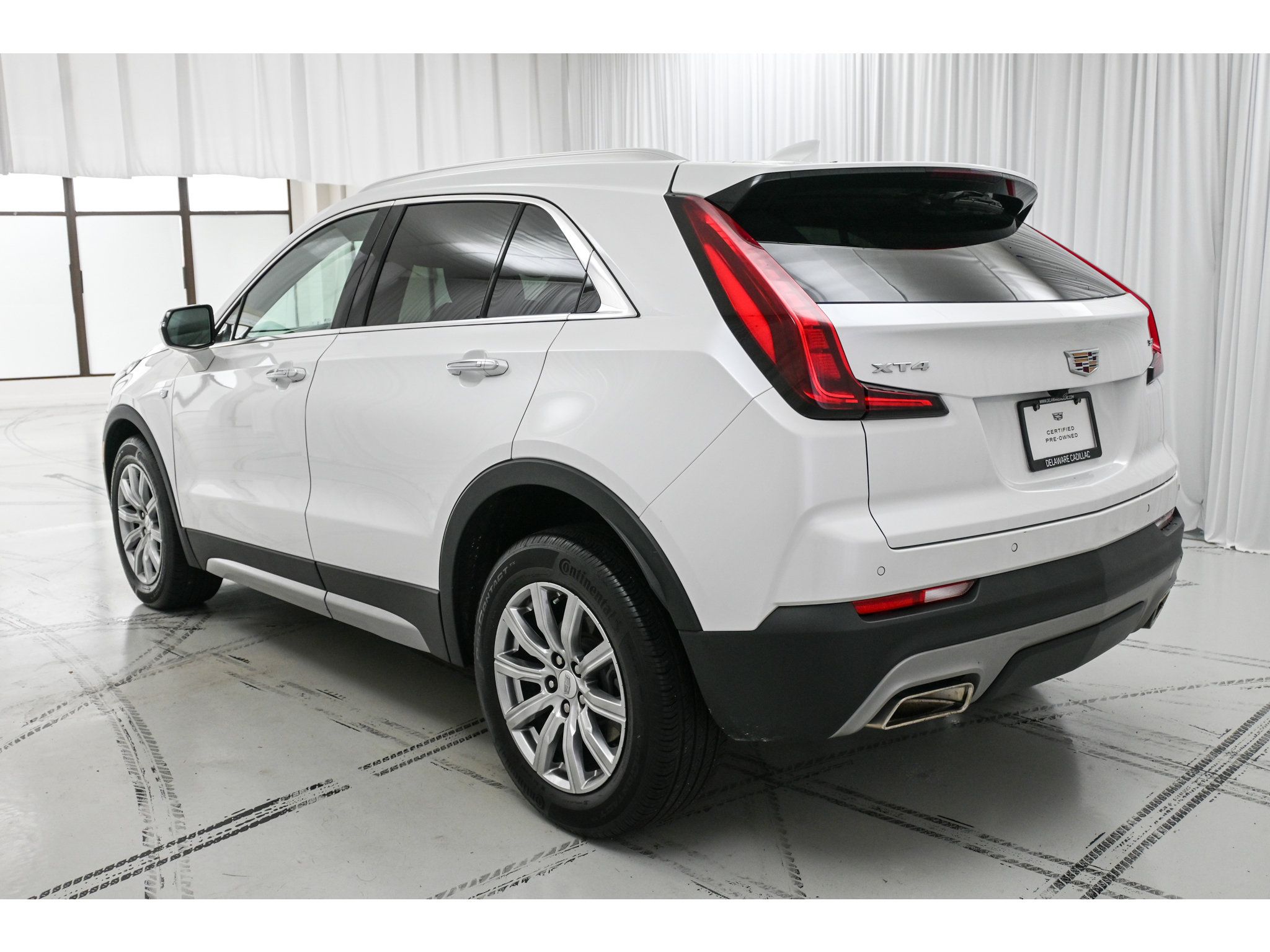 Used 2023 Cadillac XT4 Premium Luxury w/ Cold Weather Package FWD image 5