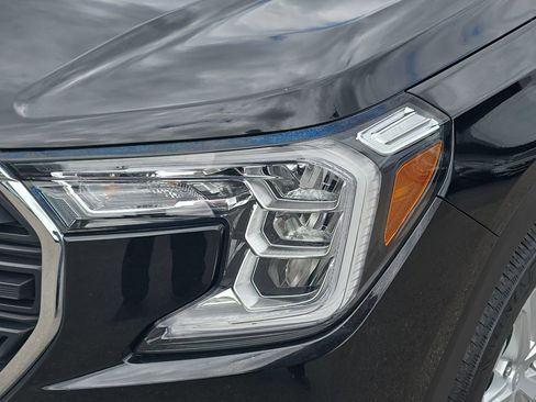 Certified 2023 GMC Terrain SLE w/ Driver Convenience Package AWD/4WD image 32