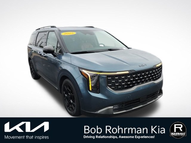 Used 2025 Kia Carnival SX w/ SX Dark Edition Package FWD image 3
