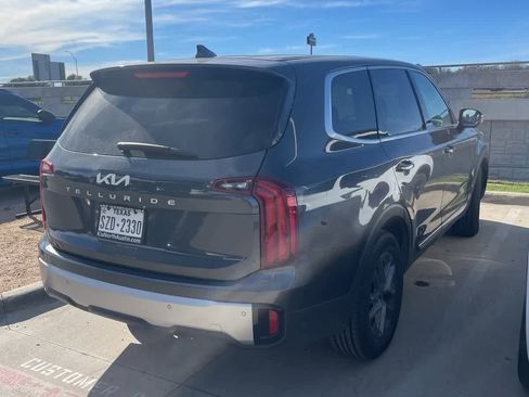 Used 2023 Kia Telluride LX image 3