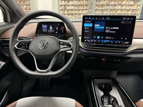 New 2025 Volkswagen ID.4 Pro RWD image 17
