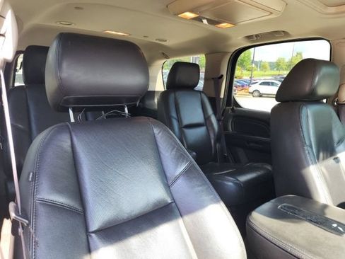 Used 2011 Cadillac Escalade Luxury AWD/4WD image 38