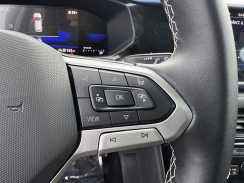 Used 2024 Volkswagen Taos SE w/ Panoramic Sunroof Package image 19