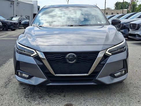 Used 2023 Nissan Sentra SR w/ SR Premium Package FWD image 2