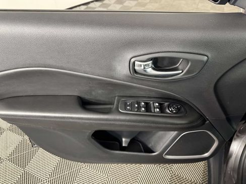 Used 2020 Jeep Compass Latitude AWD/4WD image 17