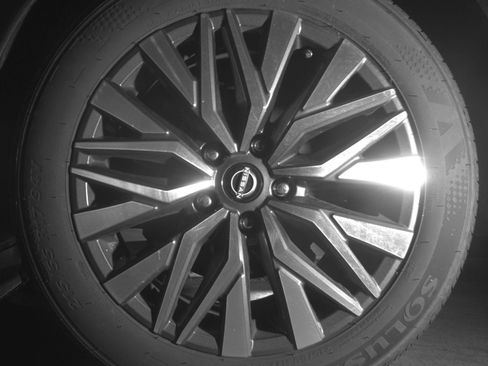 Used 2025 Nissan Altima 2.5 SV FWD image 17