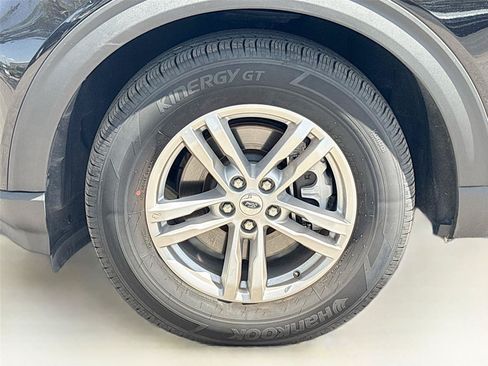 Used 2024 Ford Explorer XLT w/ Equipment Group 202A RWD image 30