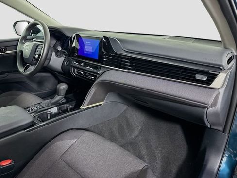 Used 2025 Toyota Camry LE AWD/4WD image 30