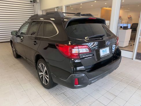 Used 2018 Subaru Outback 2.5i Limited image 2