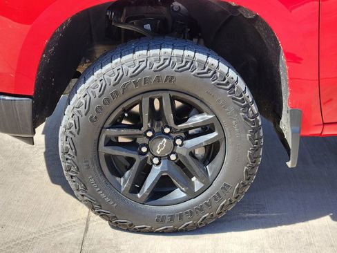 Used 2024 Chevrolet Silverado 1500 LT Trail Boss w/ Convenience Package II image 11