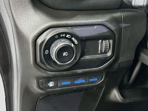 Used 2023 Jeep Wrangler Unlimited Sahara AWD/4WD image 17