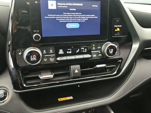 Used 2023 Toyota Highlander XSE image 11