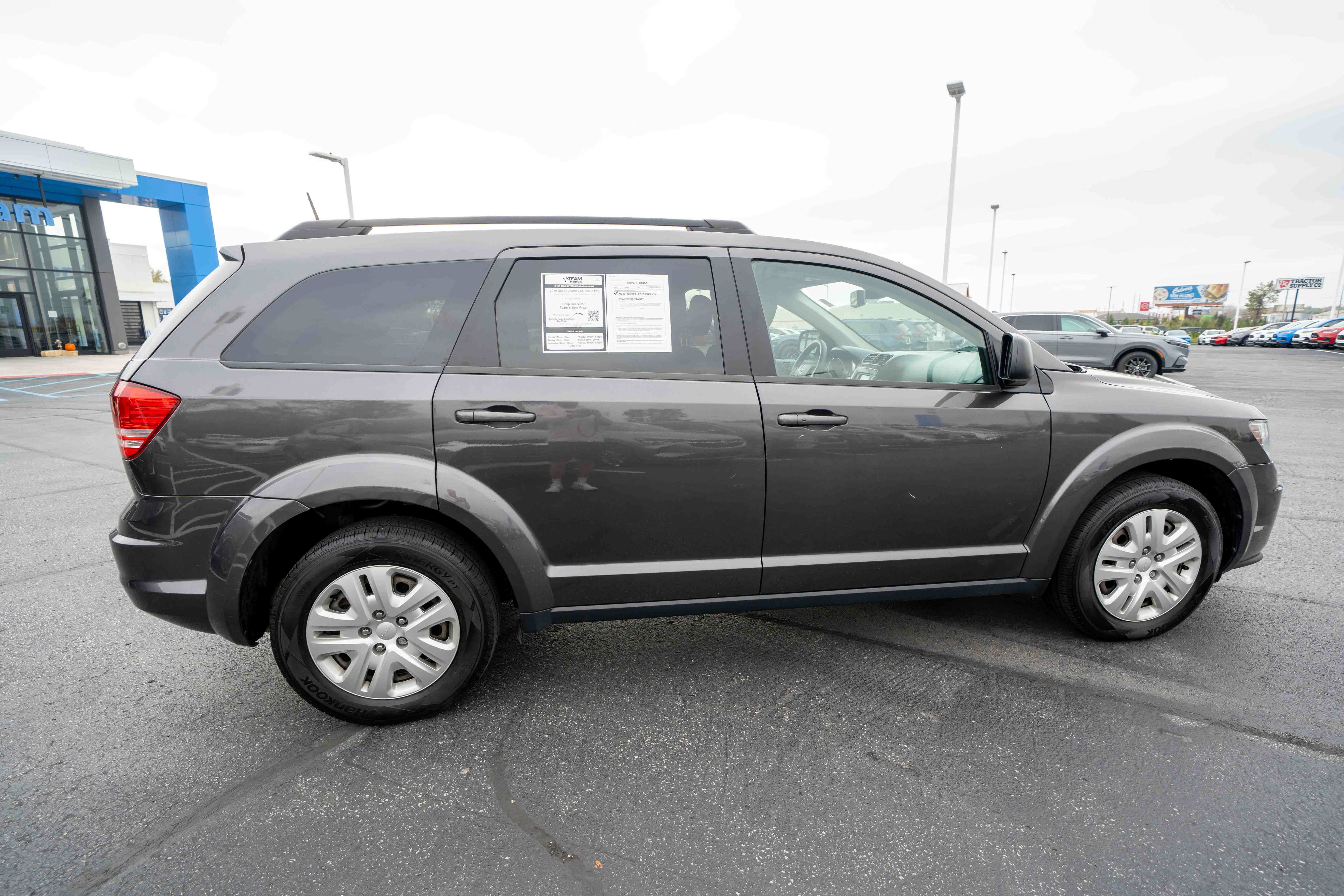 Used 2019 Dodge Journey SE FWD image 6