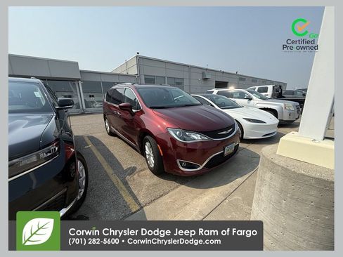 Used 2019 Chrysler Pacifica Touring-L FWD image 1