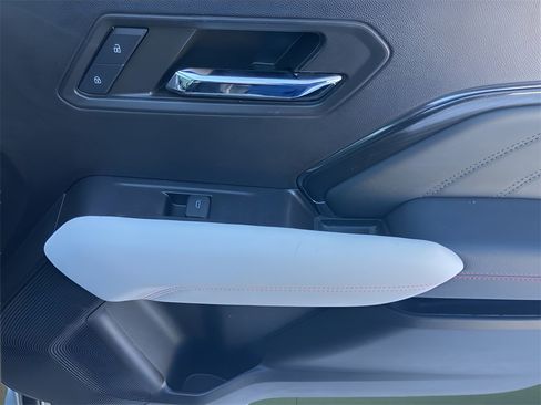 Used 2024 GMC Canyon AT4X image 42