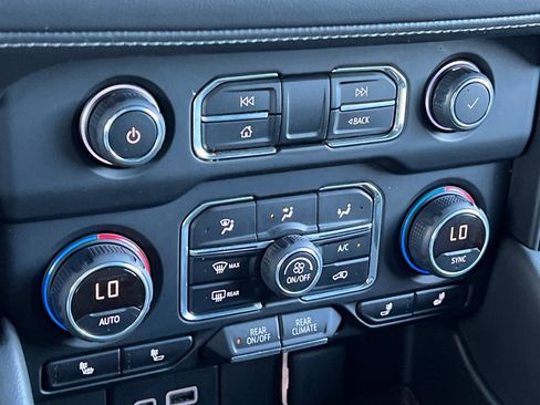 Used 2022 Chevrolet Tahoe Z71 image 18