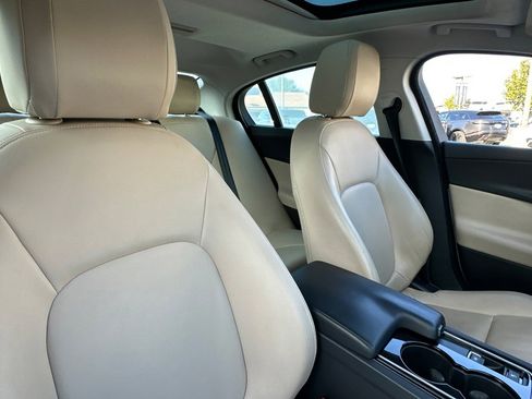Used 2017 Jaguar XE image 30
