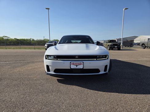 Used 2024 Dodge Charger Daytona Scat Pack w/ Plus Group AWD/4WD image 2