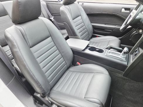 Used 2006 Ford Mustang GT image 24
