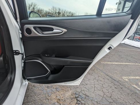 Used 2022 Alfa Romeo Giulia Veloce image 33