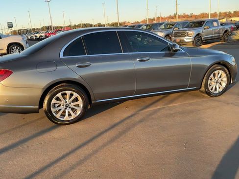 Used 2018 Mercedes-Benz E 300 4MATIC image 9
