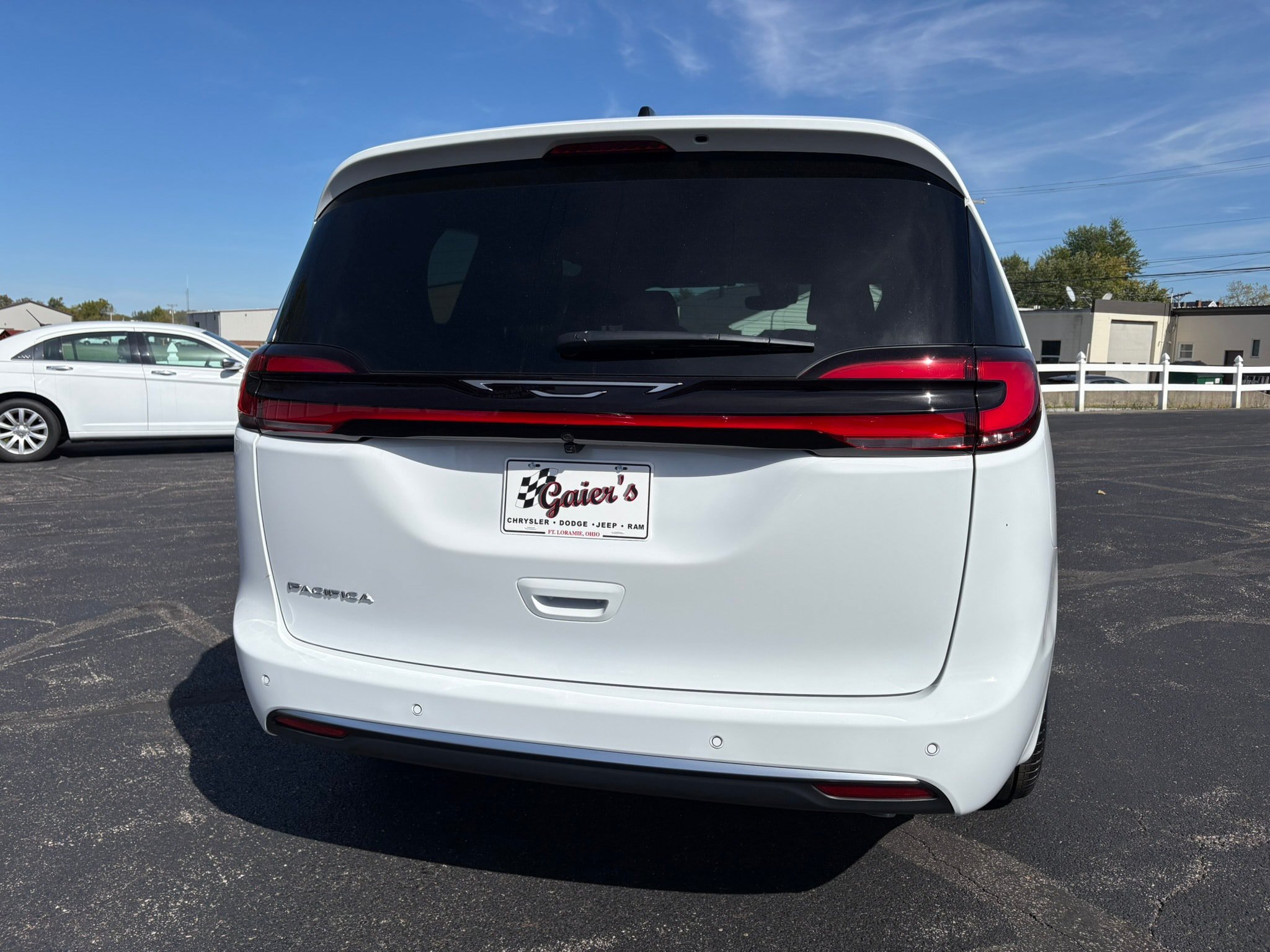New 2027 Chrysler Pacifica Select FWD image 10
