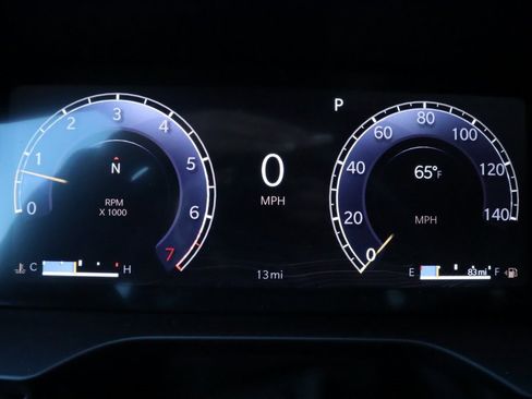 New 2025 Jeep Grand Cherokee Altitude image 4