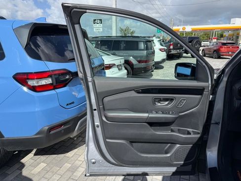 Used 2025 Honda Pilot TrailSport image 30