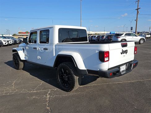 Used 2024 Jeep Gladiator Sport image 4