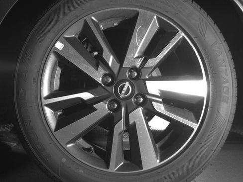 Used 2025 Nissan Versa SV image 14