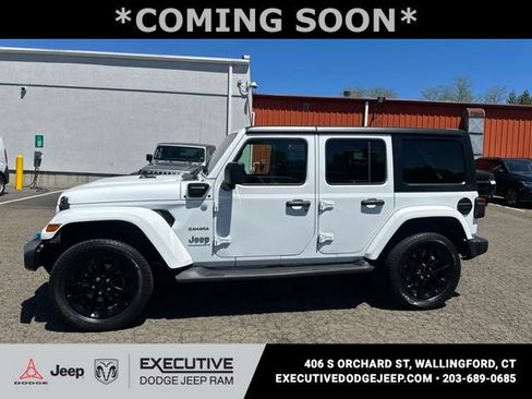 Used 2023 Jeep Wrangler Unlimited Sahara w/ Cold Weather Group AWD/4WD image 9