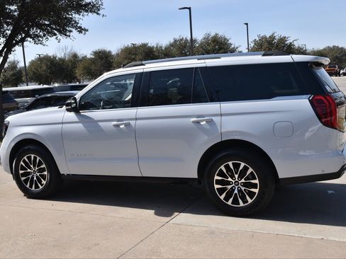 Certified 2025 Ford Expedition Platinum image 11