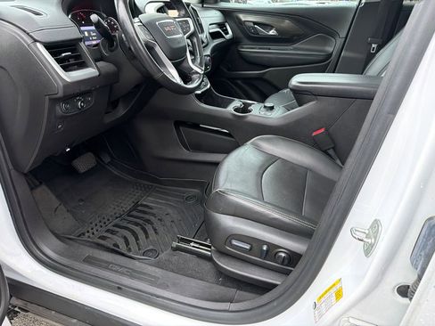 Used 2022 GMC Terrain SLT w/ Infotainment Package II image 9