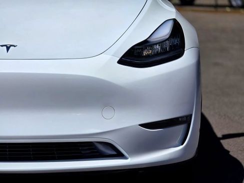 Used 2023 Tesla Model Y Long Range AWD/4WD image 3