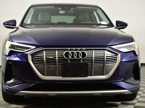 Certified 2022 Audi e-tron Premium image 5