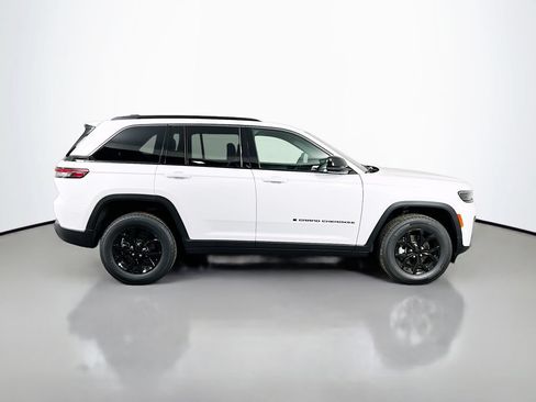 New 2026 Jeep Grand Cherokee Altitude AWD/4WD image 8